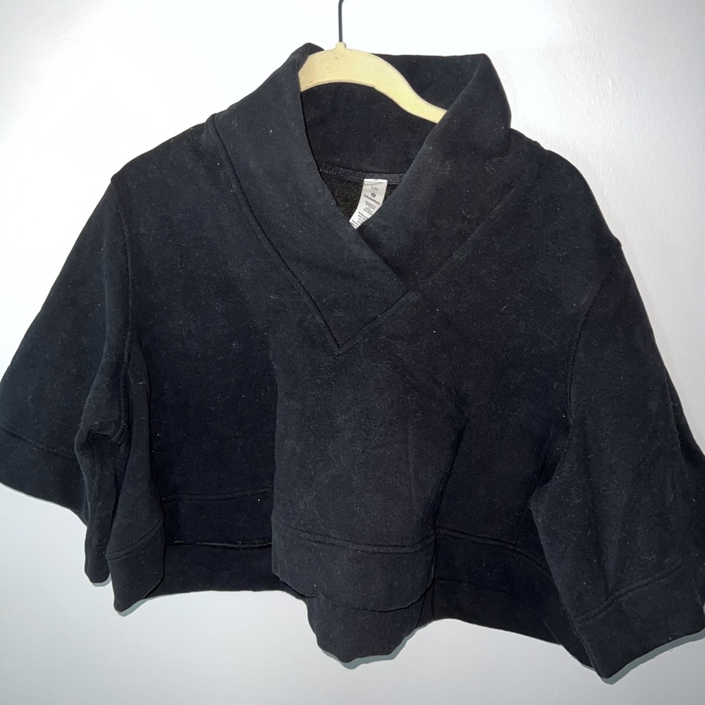 Lululemon cropped block hoodie (3/4 length sleeve on arms)